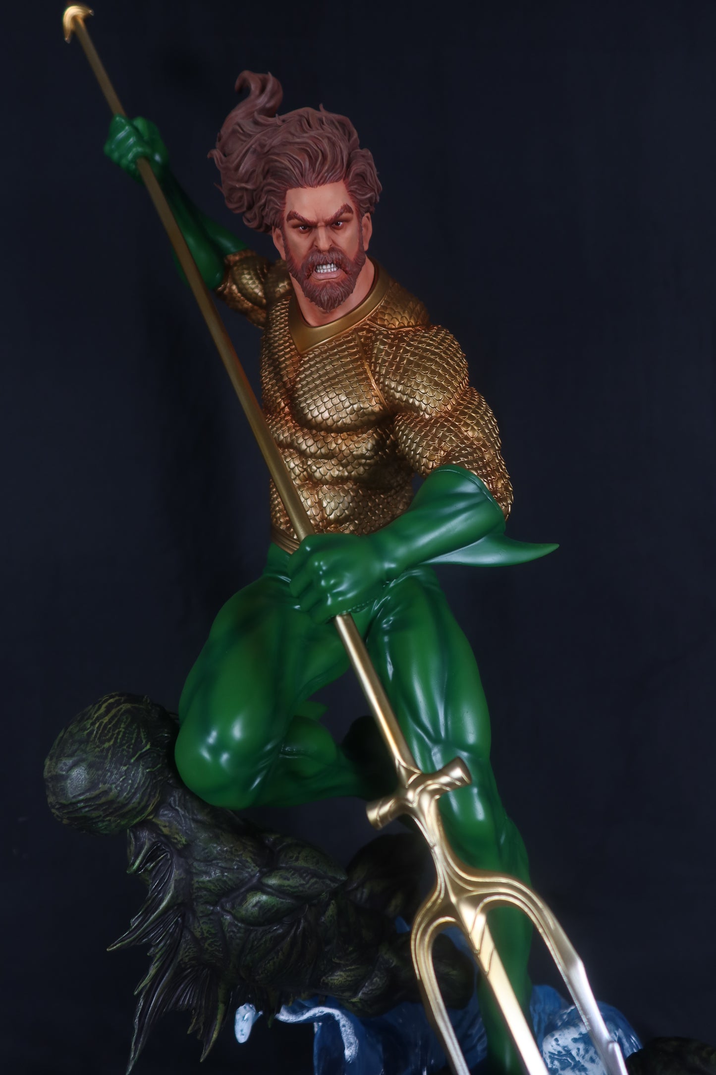 1/4 aquaman statue