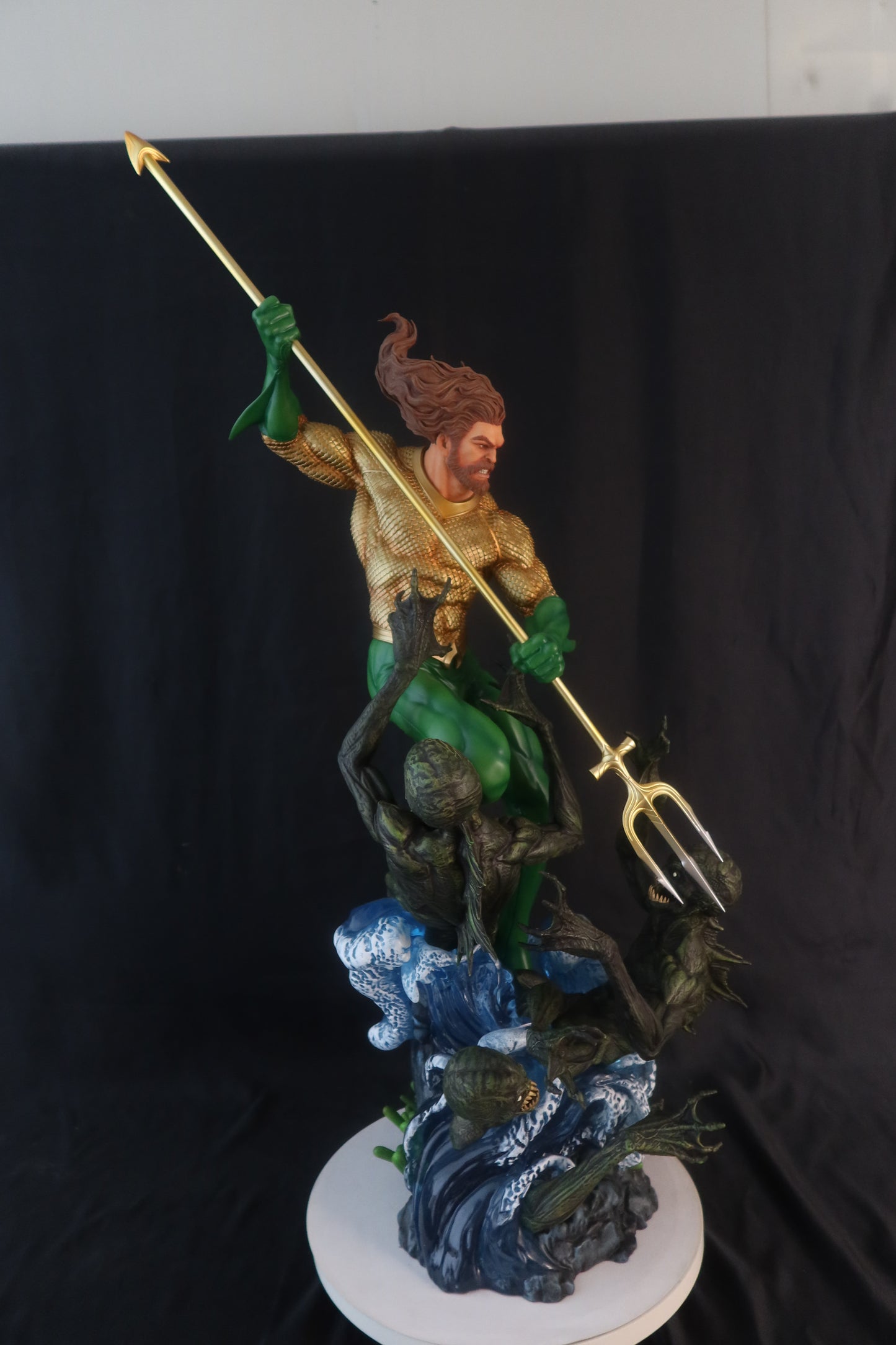 1/4 aquaman statue