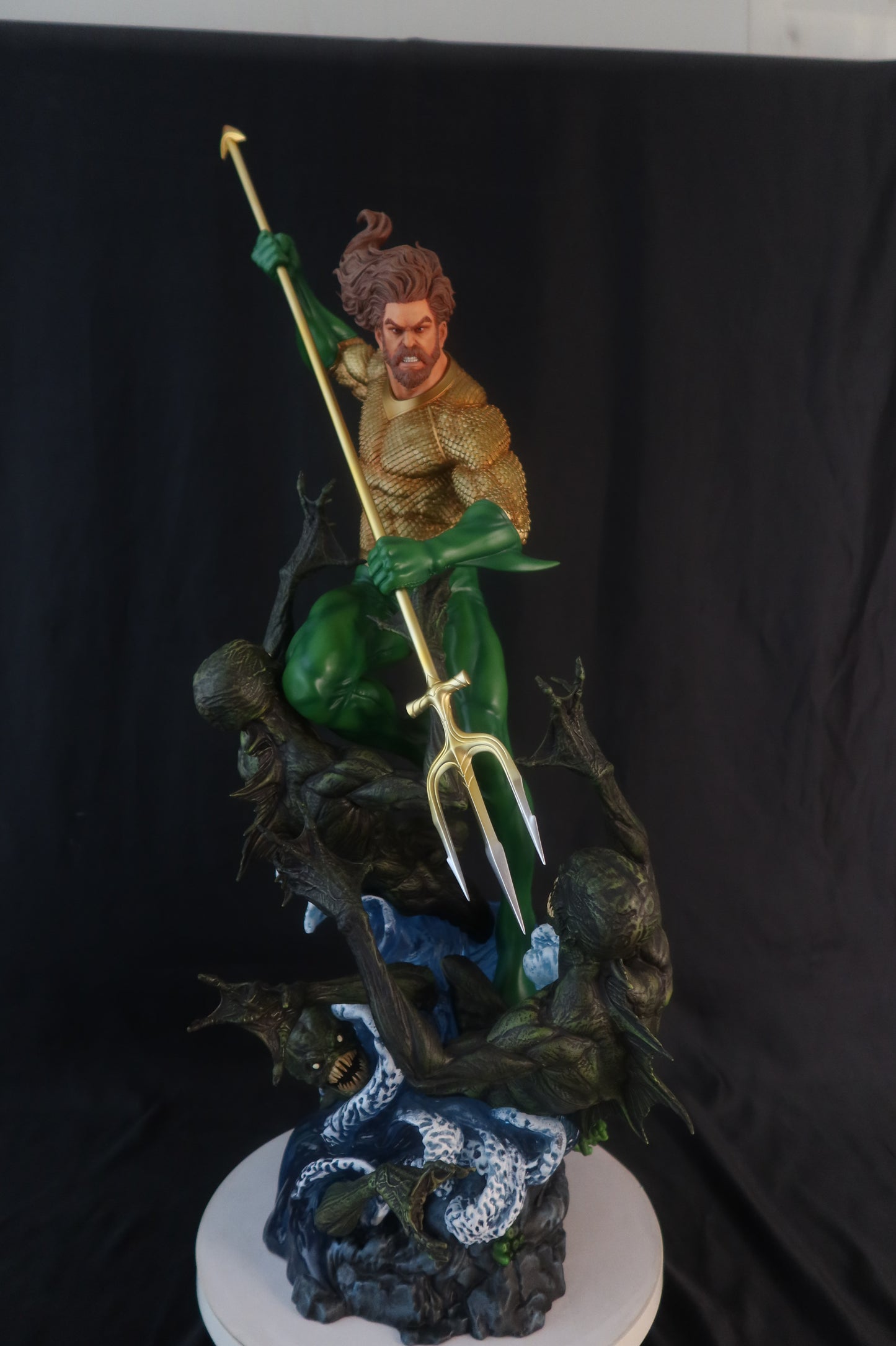 1/4 aquaman statue