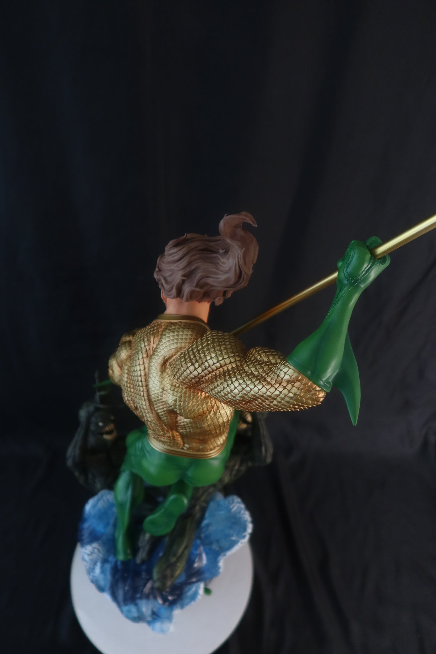 1/4 aquaman statue